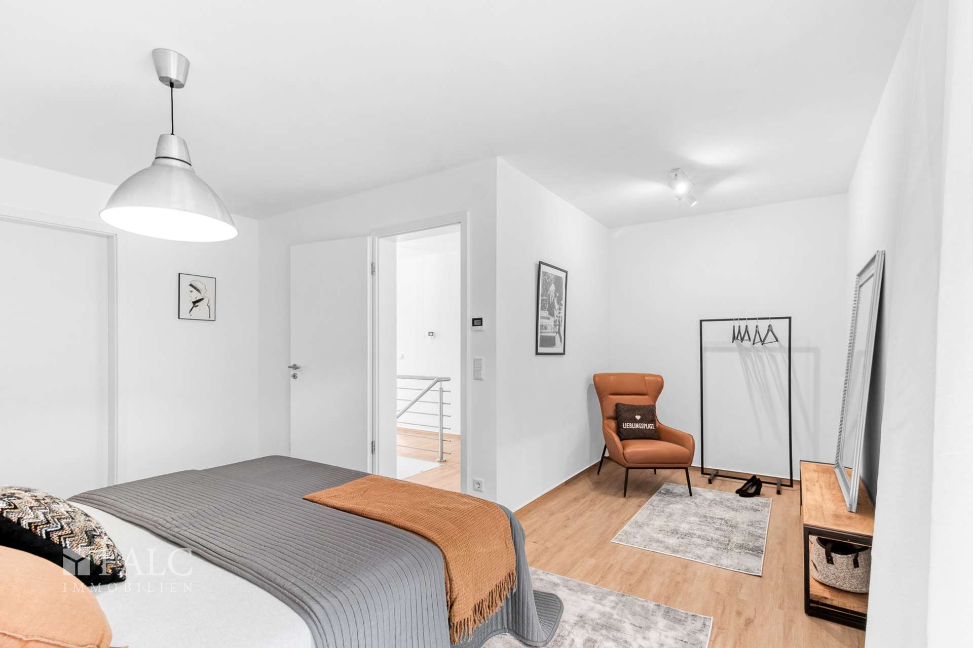 Schlafzimmer mit Ankleide OG